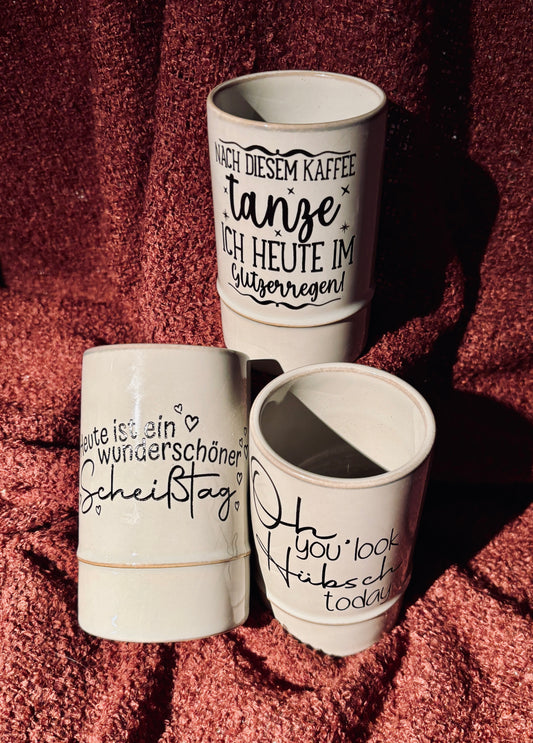 Keramiktasse mit Schriftzug