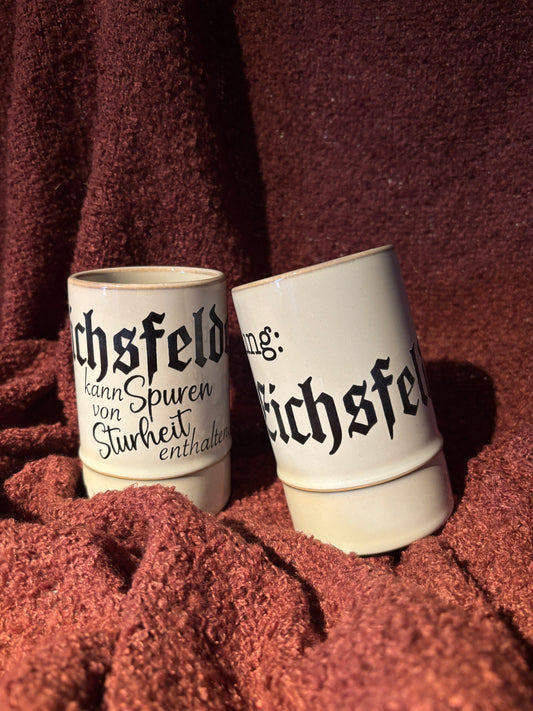 Keramiktasse mit Schriftzug